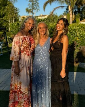 Jessica Alba Instagram - Congratulations to the #Warrens ☺️💒💍 Last weekend we celebrated my sweet brother in law Grayson marrying his beautiful wife Tori 🫶🏽 The day was filled with so much love, happy tears, touching speeches, and of course, a dance party of all ages 💃🏽🕺🏾 Wishing you two a lifetime of happiness - congrats! 🥳🍾 #TheWarrens #FBF