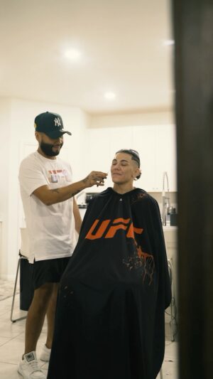 Jéssica Andrade Instagram - agora pronto para esta noite🇧🇷💈 #UFCVegas97

video by @carlostorresfilms 
#ufc #ufcbrasil