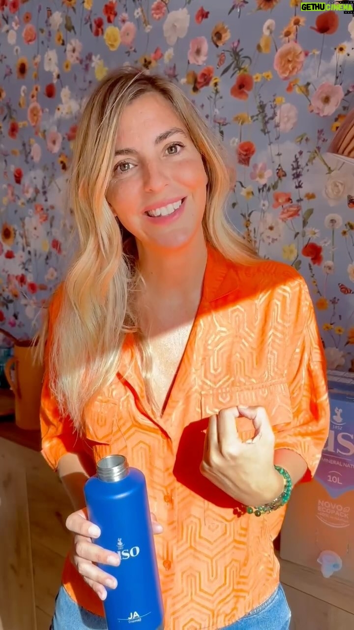 Jessica Athayde - 2.4K Likes - DESAFIO LUSO!!
Acho que isto vai ser das coisas mais hilariantes do ano. Eu e a @aguadeluso temos um desafio para vocês! Um desafio que no limite só vos vai deixar mais fit e com uma pele óptima! Aqui vai, a partir de hoje e durante 7 dias temos de:
1 - Beber de 1,5 a 2litros de Ɣgua, por dia!
2 - Fazer um agachamento de cada vez que vos chamam āMĆEā, durante 7 dias, ou seja⦠preparem essas perninhas que vĆ£o precisar delas. Como podem ver aqui em casa nem consegui gravar o vĆdeo sem comeƧar logo a ir abaixo.
Por favor!! Filmem-se neste desafio, identifiquem-me que eu quero muito rir convosco!! Bora??
#pub #AguadeLuso #NaturalmenteEquilibrada