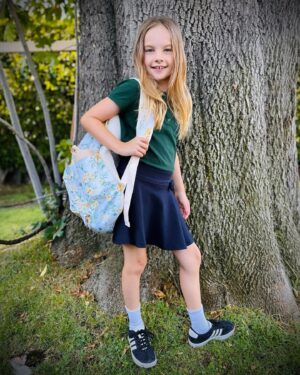 Jessica Collins Instagram - Today we officially have a 3rd grader. I’m not crying, you’re crying. 😢🩷
#firstdayofschool