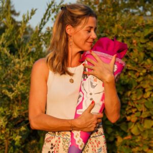 Jessica Ginkel Instagram - Nun ist der Kindergarten für uns Geschichte. Dieses Mal ist es mir extrem schwer gefallen… ich habe kein Kitakind mehr. Man sagt, die Zeit ab dem Eintritt in die Schule vergeht noch viel schneller. Dass bedeutet jetzt für mich jeden Moment noch mehr zu genießen und alles aufzusaugen. 

Unsere Tochter ist jetzt auch ein Schulkind. Sie freut sich sehr auf ihre neue Herausforderung und will unbedingt ganz viel lernen. Ich wünsche ihr und allen Erstklässlern, ein liebevolles Lernumfeld indem sie sich trauen Fragen zu stellen und gesund wachsen können. Und natürlich ganz viel Spaß mit ihren Freunden 🩷

📷: @greeenyo