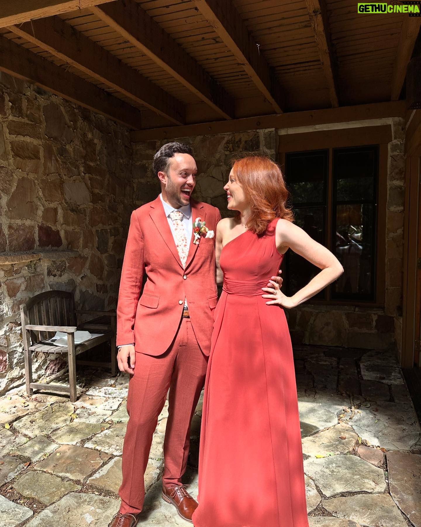 Jessica Keenan Wynn - 2.7K Likes - My lil brother is growing up š°š¼āāļøš¤š¤µš» A stunning weekend celebrating @brett1ski & my new sister @where.is.mere in Sundance, with an impromptu performance of Footloose by the man himself!