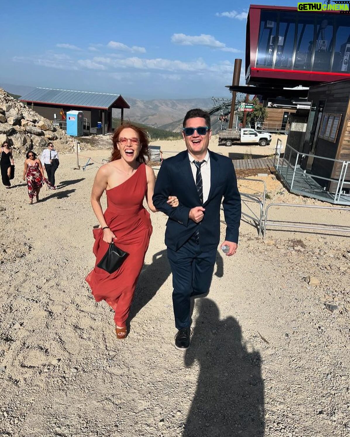 Jessica Keenan Wynn - 2.7K Likes - My lil brother is growing up š°š¼āāļøš¤š¤µš» A stunning weekend celebrating @brett1ski & my new sister @where.is.mere in Sundance, with an impromptu performance of Footloose by the man himself!