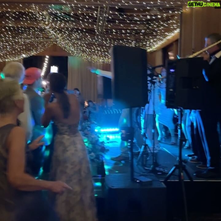Jessica Keenan Wynn - 2.7K Likes - My lil brother is growing up š°š¼āāļøš¤š¤µš» A stunning weekend celebrating @brett1ski & my new sister @where.is.mere in Sundance, with an impromptu performance of Footloose by the man himself!