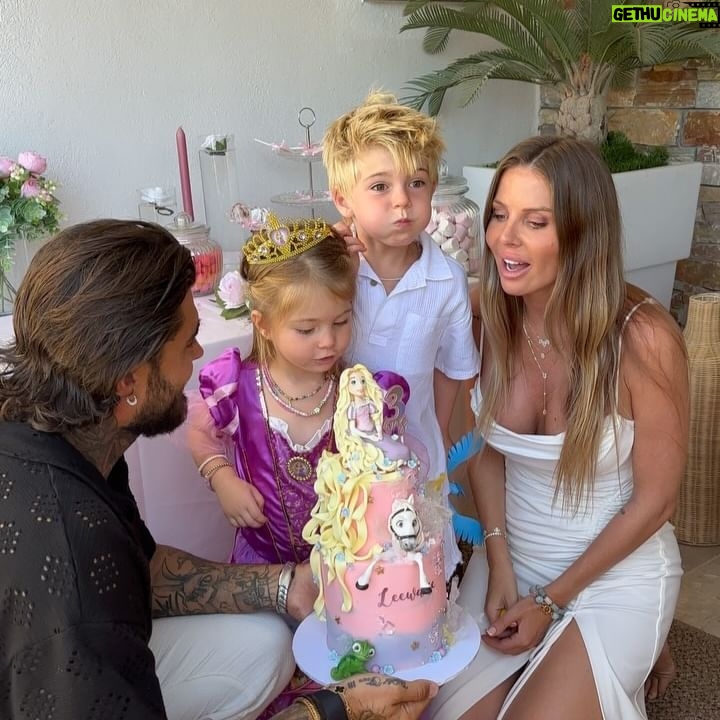 Jessica Thivenin - 285.1K Likes - Happy Birthday LEEWANE . 3 ans de notre princesse ππβ₯οΈ