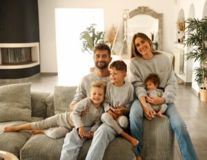 Jesta Hillmann Instagram - J’ai toujours rêvé de cette famille ! Ils ont ce que j’aurais rêvé avoir.. Et ça c’est ma plus grande réussite 🙏🏼

@lestudiodechloe_photographe