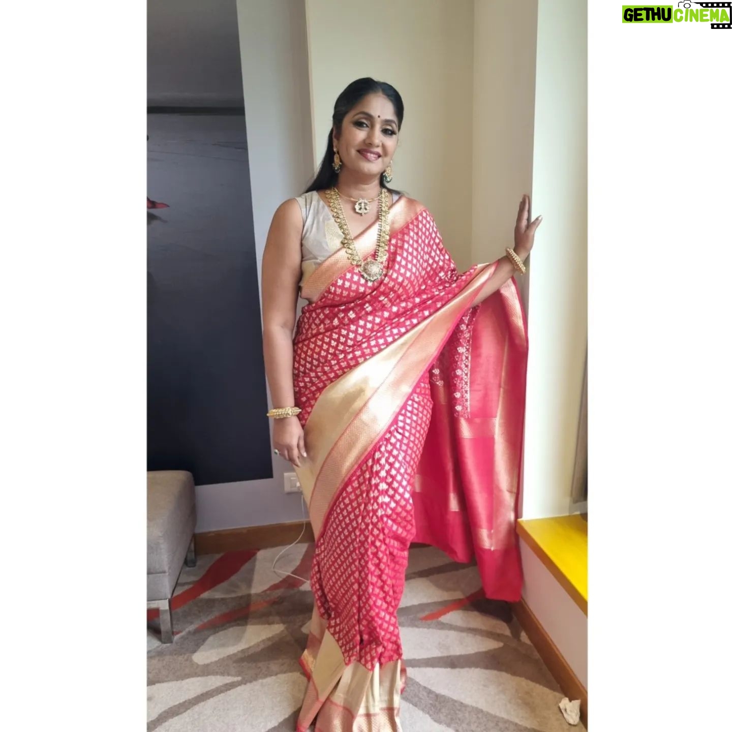 Jhansi - 4.2K Likes - Red and gold 🔥
For NBK50
Stylist @kirthana_sunil
Jewellry @aditi_collection