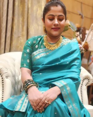 Jhilik Bhattacharjee Instagram - #peace #love #saree 😇💕
