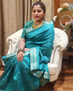 Jhilik Bhattacharjee Instagram - #peace #love #saree 😇💕