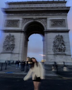 Ji E-su Instagram - BONJOUR PARIS 💙🤍❤️