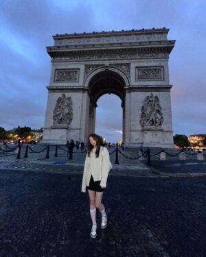 Ji E-su Instagram - BONJOUR PARIS 💙🤍❤️