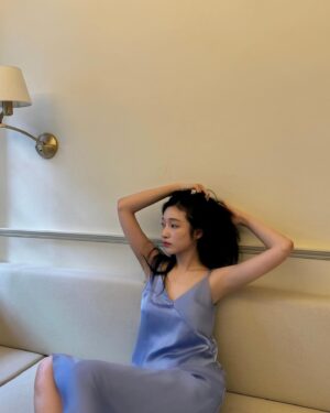 Ji Hye-won Instagram - 💄💋🫧 @valentino.beauty

#발렌티노뷰티 #스파이크발렌티노 #락스터드립스틱  #valentinobeauty ❤️ #standoutinnude 100R🔖
