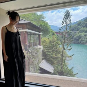 Jian Man-shu Instagram - 排汗日💦
好久沒泡湯，10分鐘就大冒汗。
泡湯完的晚上超級好睡🩵

@kew_studio_tw