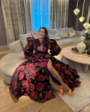 Jill Johnson Instagram - Tänk vad vi får vara med om!
I går var vi inbjudna till 
”The Perfect World Foundation Award”, som årligen tilldelar en profil som använt sin röst på ett betydande vis för att skydda världens vilda djur och natur, det prestigefyllda ”Djur -och naturpriset ! I närvaro av Duchess of York, tilldelades priset The One & Only, Ellie Goulding! 

Jag var en del av underhållningen och i gott sällskap av Peter Jöback, Charlotte Perrelli, Martin Stenmark, Karin Funk, Tusse, ”Larger Than Life”, ”Tapas 7” och ”The Wulfson quartet”! Stämningen i salen var något alldeles extra igår kväll, och samtliga framträdanden tog bokstavligen andan ur oss!

Duchess of York, Ellie Goulding, 
”The Perfect World Foundation” We offer our warmest gratitude for an unforgettable evening.

Mattias och jag blev förärade Lars Wallin-sviten på Radisson Blu, så otroligt vackert inredd, så lyxig, mysig, elegant och extra allt! Tack all underbar personal som pysslat med oss, ni är så fina♥️!

Tack till ljuvliga Hagabadet på drottningtorget för morgonens överraskning💕🙏🏼. Vi känner oss som nya✨🙌🏻!

Klänningen @larswallindesigner ✨💃🏽
Smink 💄 @nilsmua 
Projektledare @pimhjelmstierna @freebirdentertainmentab 
The Man @mikaelgordonsolfors
