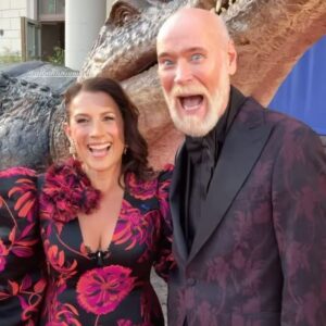 Jill Johnson Instagram - Tänk vad vi får vara med om!
I går var vi inbjudna till 
”The Perfect World Foundation Award”, som årligen tilldelar en profil som använt sin röst på ett betydande vis för att skydda världens vilda djur och natur, det prestigefyllda ”Djur -och naturpriset ! I närvaro av Duchess of York, tilldelades priset The One & Only, Ellie Goulding! 

Jag var en del av underhållningen och i gott sällskap av Peter Jöback, Charlotte Perrelli, Martin Stenmark, Karin Funk, Tusse, ”Larger Than Life”, ”Tapas 7” och ”The Wulfson quartet”! Stämningen i salen var något alldeles extra igår kväll, och samtliga framträdanden tog bokstavligen andan ur oss!

Duchess of York, Ellie Goulding, 
”The Perfect World Foundation” We offer our warmest gratitude for an unforgettable evening.

Mattias och jag blev förärade Lars Wallin-sviten på Radisson Blu, så otroligt vackert inredd, så lyxig, mysig, elegant och extra allt! Tack all underbar personal som pysslat med oss, ni är så fina♥️!

Tack till ljuvliga Hagabadet på drottningtorget för morgonens överraskning💕🙏🏼. Vi känner oss som nya✨🙌🏻!

Klänningen @larswallindesigner ✨💃🏽
Smink 💄 @nilsmua 
Projektledare @pimhjelmstierna @freebirdentertainmentab 
The Man @mikaelgordonsolfors