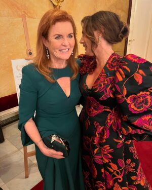 Jill Johnson Instagram - Tänk vad vi får vara med om!
I går var vi inbjudna till 
”The Perfect World Foundation Award”, som årligen tilldelar en profil som använt sin röst på ett betydande vis för att skydda världens vilda djur och natur, det prestigefyllda ”Djur -och naturpriset ! I närvaro av Duchess of York, tilldelades priset The One & Only, Ellie Goulding! 

Jag var en del av underhållningen och i gott sällskap av Peter Jöback, Charlotte Perrelli, Martin Stenmark, Karin Funk, Tusse, ”Larger Than Life”, ”Tapas 7” och ”The Wulfson quartet”! Stämningen i salen var något alldeles extra igår kväll, och samtliga framträdanden tog bokstavligen andan ur oss!

Duchess of York, Ellie Goulding, 
”The Perfect World Foundation” We offer our warmest gratitude for an unforgettable evening.

Mattias och jag blev förärade Lars Wallin-sviten på Radisson Blu, så otroligt vackert inredd, så lyxig, mysig, elegant och extra allt! Tack all underbar personal som pysslat med oss, ni är så fina♥️!

Tack till ljuvliga Hagabadet på drottningtorget för morgonens överraskning💕🙏🏼. Vi känner oss som nya✨🙌🏻!

Klänningen @larswallindesigner ✨💃🏽
Smink 💄 @nilsmua 
Projektledare @pimhjelmstierna @freebirdentertainmentab 
The Man @mikaelgordonsolfors