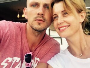 Jitka Schneiderová Instagram - Mladí a neklidní / Výročí… ♥️ Lu mávám do Spojáčů a držím ✊🏻 lásko, všechny!