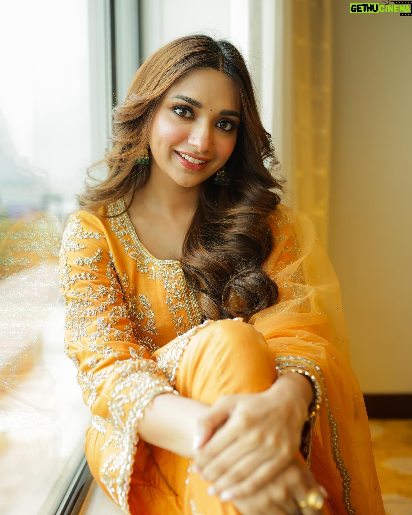 Jiya Shankar - 719.1K Likes - Jaa karna hai toh pyaar kar, zid puri phir ek baar kar ❤️