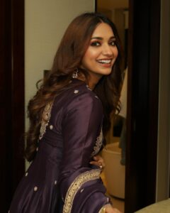 Jiya Shankar Most Liked Photos and Posts