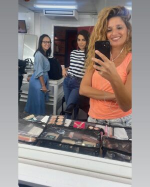Joana Araújo Instagram - Na última foto está aquele que tem o seu nome gravado no meu telemóvel como #soulmate ➡️
.
A @maryjane.hairstylist fez-me As ondas que adoro.
.
A @lilianapassos_makeup fez-me uma maquilhagem para me abrilhantar o dia… e a noite.
.
A foto top que a @veracaldeira_makeup 
.
Lugares novos a deixarem memórias bonitas.
.
Aquele céu que Amo!!!