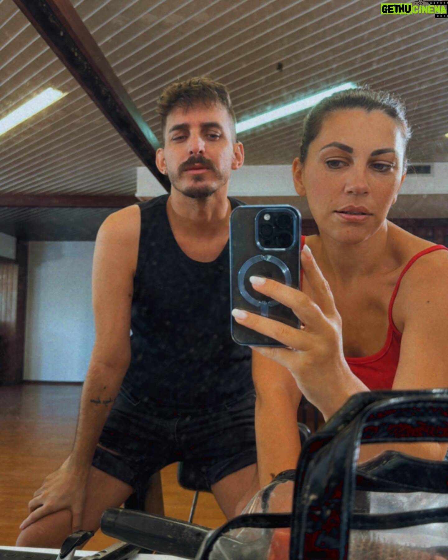 Joana Araújo - 2.1K Likes - Estamos a passar no vosso #feed só para deixar aquele beijo de luz 💛