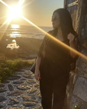 Joana Araújo Instagram - 1- Onde queria estar agora. Areosa 
2- Onde estive hoje. @emfamiliatvi 
3- Para onde estou a ir. #sagres
.
A canção completamente aleatória dentro do contexto, mas “descobri-a” ontem e Adorei! Fãs da #luisasonza podem-se manifestar 💖