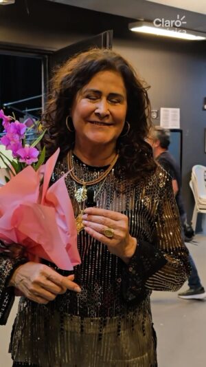 Joanna Instagram - Estivemos presentes no show da @cantorajoanna, no Rio de Janeiro, e batemos um papo animado sobre seus 45 anos de carreira, parceria com artistas e novos projetos. Venham conferir! ✨🌹