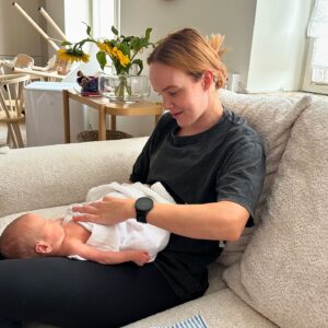 Johanna Puhakka Instagram - previously on 🫧👶🏼👶🏼🫧

1. Vaunulenkit all day everyday! 
Meidän vaunut on Bugaboon donkey twinit! Näitä on näppärä työntää ja irrotella osia et mahdutaan hissiin 🥰 vaunut yhteistyössä @wauvakauppa @bugaboo.nordics 🤎

2. Iltauinti vibes 
3. Bebes on cloud 9 after @pinjawaris osteopaattinen hieronta
4. Auringonkukkia asuntonäyttöä varten 🌻🌻🌻
5. Fam from Korso & Argentina 🇦🇷❤️
6. ISO haukotus😂
7. luksushetki, näinkin isosti panostettu aamiainen! 
8. Sukkapuoli
9. Ihanat naiset visiitillä ❤️
10. Väsyneitä ukkeleita
11. Muikeena koska vihdoin RIPSIHUOLTO AHHH
12. Neuvolaan hip heii!! Samat vaunut mut kun 1. kuvassa mut adapterin kaa saa kätevästi kiinni noi Cybexin turvakaukalot, mahduttiin neuvolan hissiin (nippa nappa tho😅👋🏼) 
13. Uninen esikoinen ja ihanat värit 🧡💜🧡💜