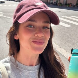 Johanna Puhakka Instagram - previously on 🫧👶🏼👶🏼🫧

1. Vaunulenkit all day everyday! 
Meidän vaunut on Bugaboon donkey twinit! Näitä on näppärä työntää ja irrotella osia et mahdutaan hissiin 🥰 vaunut yhteistyössä @wauvakauppa @bugaboo.nordics 🤎

2. Iltauinti vibes 
3. Bebes on cloud 9 after @pinjawaris osteopaattinen hieronta
4. Auringonkukkia asuntonäyttöä varten 🌻🌻🌻
5. Fam from Korso & Argentina 🇦🇷❤️
6. ISO haukotus😂
7. luksushetki, näinkin isosti panostettu aamiainen! 
8. Sukkapuoli
9. Ihanat naiset visiitillä ❤️
10. Väsyneitä ukkeleita
11. Muikeena koska vihdoin RIPSIHUOLTO AHHH
12. Neuvolaan hip heii!! Samat vaunut mut kun 1. kuvassa mut adapterin kaa saa kätevästi kiinni noi Cybexin turvakaukalot, mahduttiin neuvolan hissiin (nippa nappa tho😅👋🏼) 
13. Uninen esikoinen ja ihanat värit 🧡💜🧡💜
