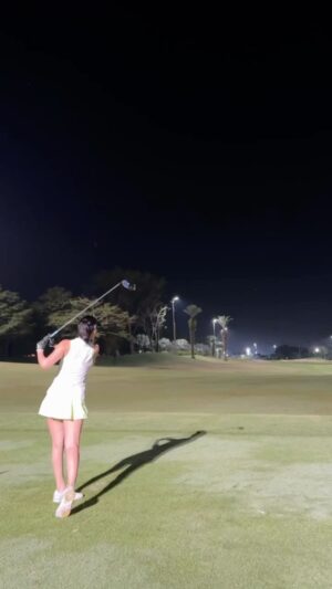 Jojo Goh Instagram - Here’s to my first night golf experience! If you notice me panting that’s because this was also my first buggy on track experience without the help of caddies, I must have burnt 2000 calories since my balls were 80% of the time at the opposite side of the track. I ran, a lot lol. 

我的初夜献给你了 @ferlyngofficial ，要负责任哦 😇

Course tips and awesome videos and cheer leading and commentator credit to @lipgolf , arigatou!