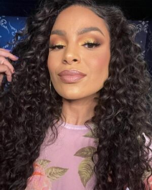 Jordin Sparks Instagram - Shiningggg for DC! Glam squad has been smashing it! 🌹

Face: @latisharankin 
Hair: @jenniferjocelyn 

PS:
Oooh look mY mAkEuP dOeSn’T MaTcH mY hANdS! 🤪🙄