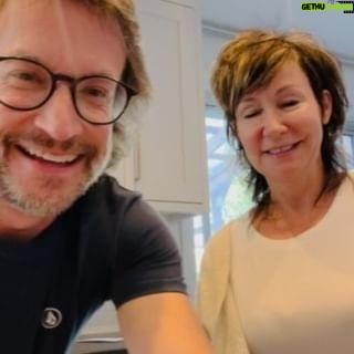Josée Boudreault - 458 Likes - Vous avez vu mon vidéo où une bouteille de kombucha venait d’exploser dans ma cuisine ? Voici une mise à jour des dégâts.
Encore du travail pour mon chum.
