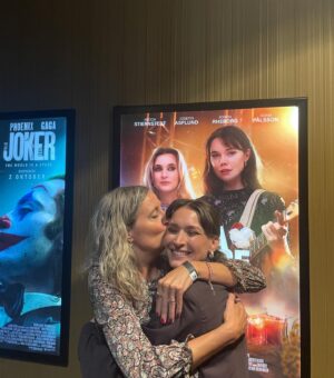 Josefin Asplund Instagram - Prempa Nova&Alice 🧡
TACK för alla fina ord!! Är helt överväldigad av all kärlek och pepp. Filmen kommer ut på bio nu på fredag den 13e!!🍿kan utlova känslostorm, musik och drama. 
Styling: @ek.my
Hår: @prestonhair
Make: @nathalieberzelius
@elvamakeupartist
Foto: @julienangelini