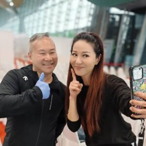 Joyce Tang Lai-Ming Instagram - 竟然可以喺馬來西亞機場見到我「偶像」
佢真係我偶像，
佢嘅人氣絕對比我紅好多好多倍
呢排成日藐大小姐，，藐到下巴都歪埋
好彩 好彩有Master Chris
#chrisleong #malaysia @masterchrisleong