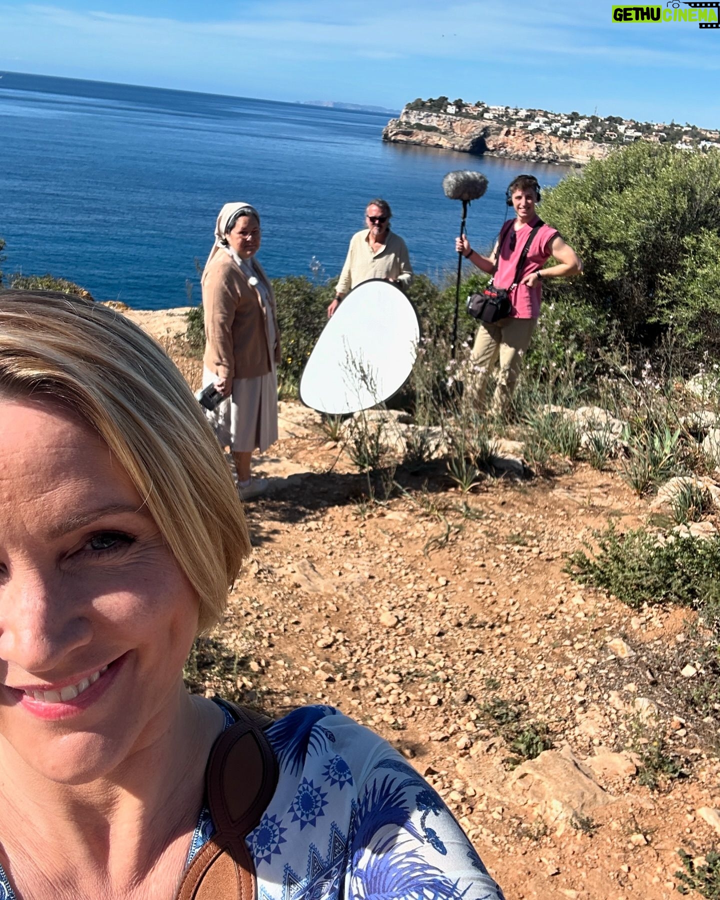 Judith Rakers - 20.8K Likes - Kommt ihr mit nach Mallorca? Heute Abend um 20.15 Uhr im NDR-Fernsehen. Viele Reisetipps, bekannte Orte, Geheimtipps und die Frage: Wie kann nachhaltiger Tourismus auf dieser Trauminsel aussehen? Jan Hofer ist auch dabei 😍… und ich bin in eine Höhle getaucht. SPEKTAKULÄR!!! Mein TV-Tipp für heute Abend: „Wunderschön - Mallorca. Insel der Sehnsucht“ ❤️ #reisereportage #wunderschön #wanderlust #urlaubsinspiration #Mallorca #NDR @bavaria_entertainment @ardmediathek