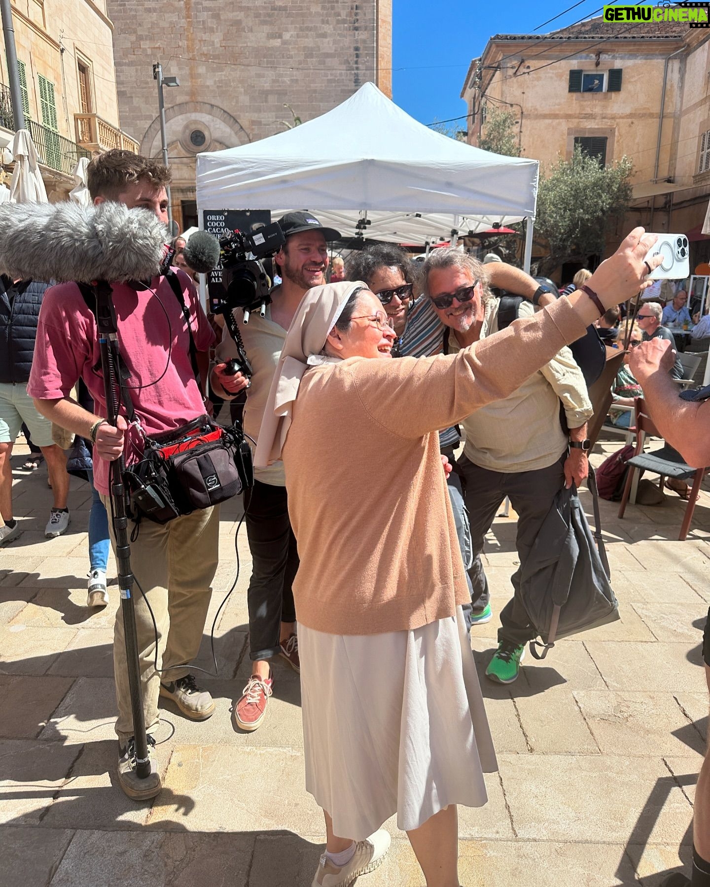 Judith Rakers - 20.8K Likes - Kommt ihr mit nach Mallorca? Heute Abend um 20.15 Uhr im NDR-Fernsehen. Viele Reisetipps, bekannte Orte, Geheimtipps und die Frage: Wie kann nachhaltiger Tourismus auf dieser Trauminsel aussehen? Jan Hofer ist auch dabei 😍… und ich bin in eine Höhle getaucht. SPEKTAKULÄR!!! Mein TV-Tipp für heute Abend: „Wunderschön - Mallorca. Insel der Sehnsucht“ ❤️ #reisereportage #wunderschön #wanderlust #urlaubsinspiration #Mallorca #NDR @bavaria_entertainment @ardmediathek
