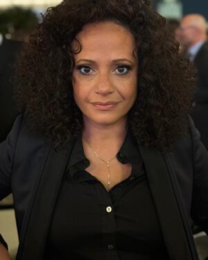 Judy Reyes Instagram - Last night at the Walt Disney 2024 Emmy Awards Celebration…@lizacolonzayas_lcz @zz_nyc #georgevalenciaG$  hair: @lornareidhair makeup: @oliviafischa  Don’t miss @highpotentialabc premiering 9/17, 10pm on ABC ✊🏽👑♥️