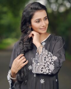 Actress Jui Gadkari HD Photos and Wallpapers January 2025