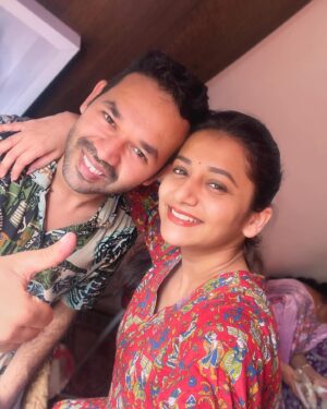 Jui Gadkari Instagram - गणपती बाप्पा मोरया 💐🙏😇 

#juigadkari #family #ganpati #festival #india #tradition #marathimulgi #actress