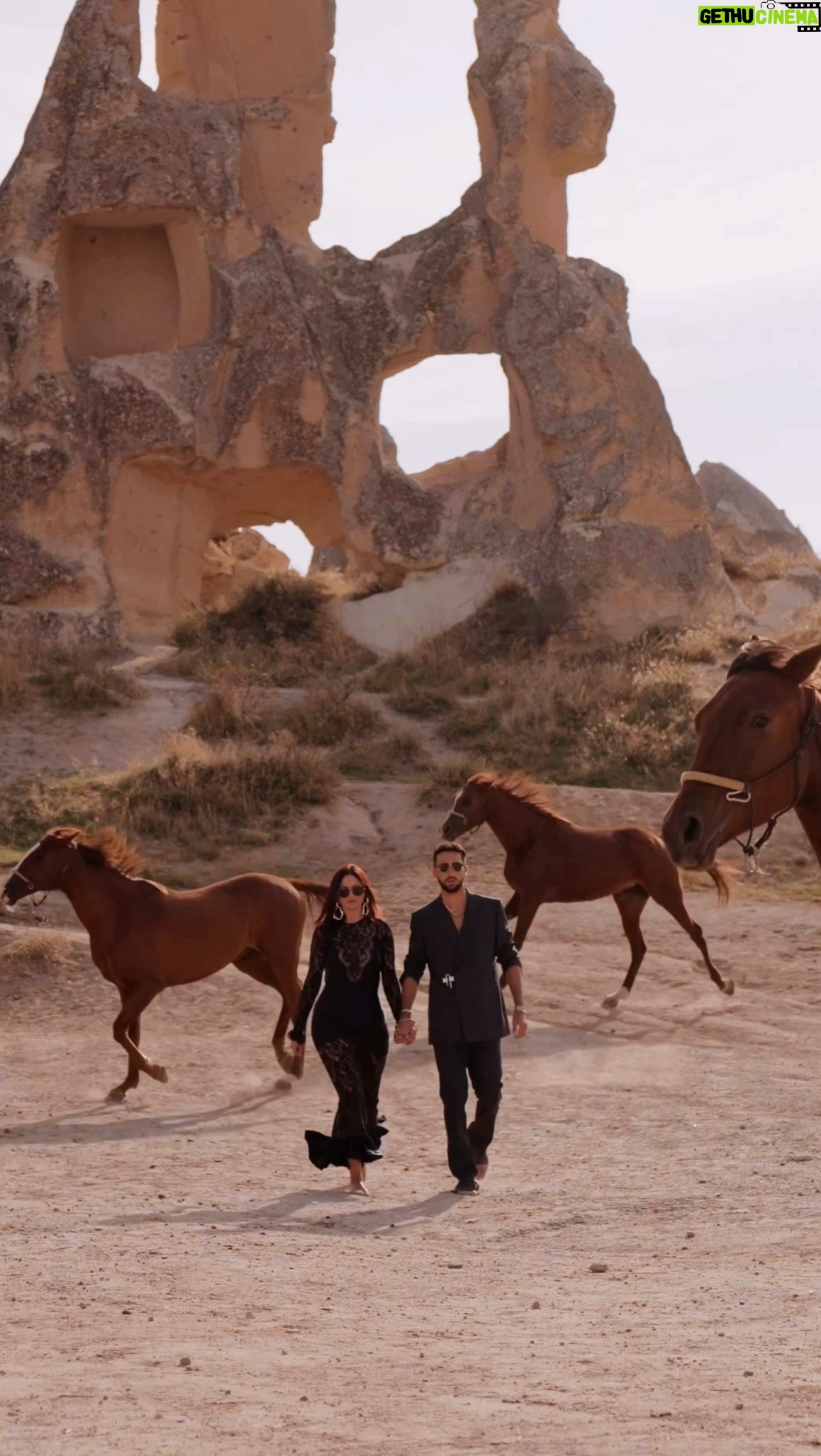 Julia Flabat - 55K Likes - Un moment unique 🩶🐎
-
Si tu devais décrire cette vidéo en un mot, tu dirais quoi ?
-
📍Cappadoce 🇹🇷