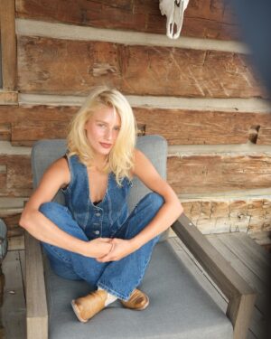 Julia Schlaepfer Instagram - Hi :) been awhile
