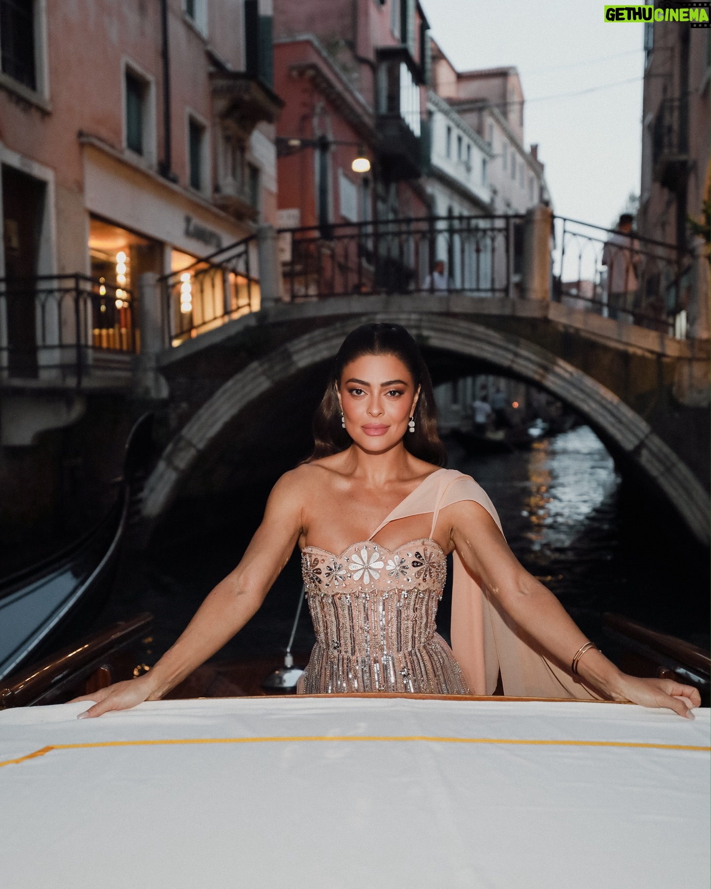 Juliana Paes - 217.6K Likes - Um prazer estar nesse evento que apoia uma causa tão significativa. Obrigada por esses momentos ✨ @camparibrasil @campari.it
#amfAR
@amfar
@pomellato
@georgeshobeika