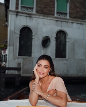 Juliana Paes Instagram - Um prazer estar nesse evento que apoia uma causa tão significativa. Obrigada por esses momentos ✨ @camparibrasil @campari.it 

#amfAR
@amfar 
@pomellato 
@georgeshobeika