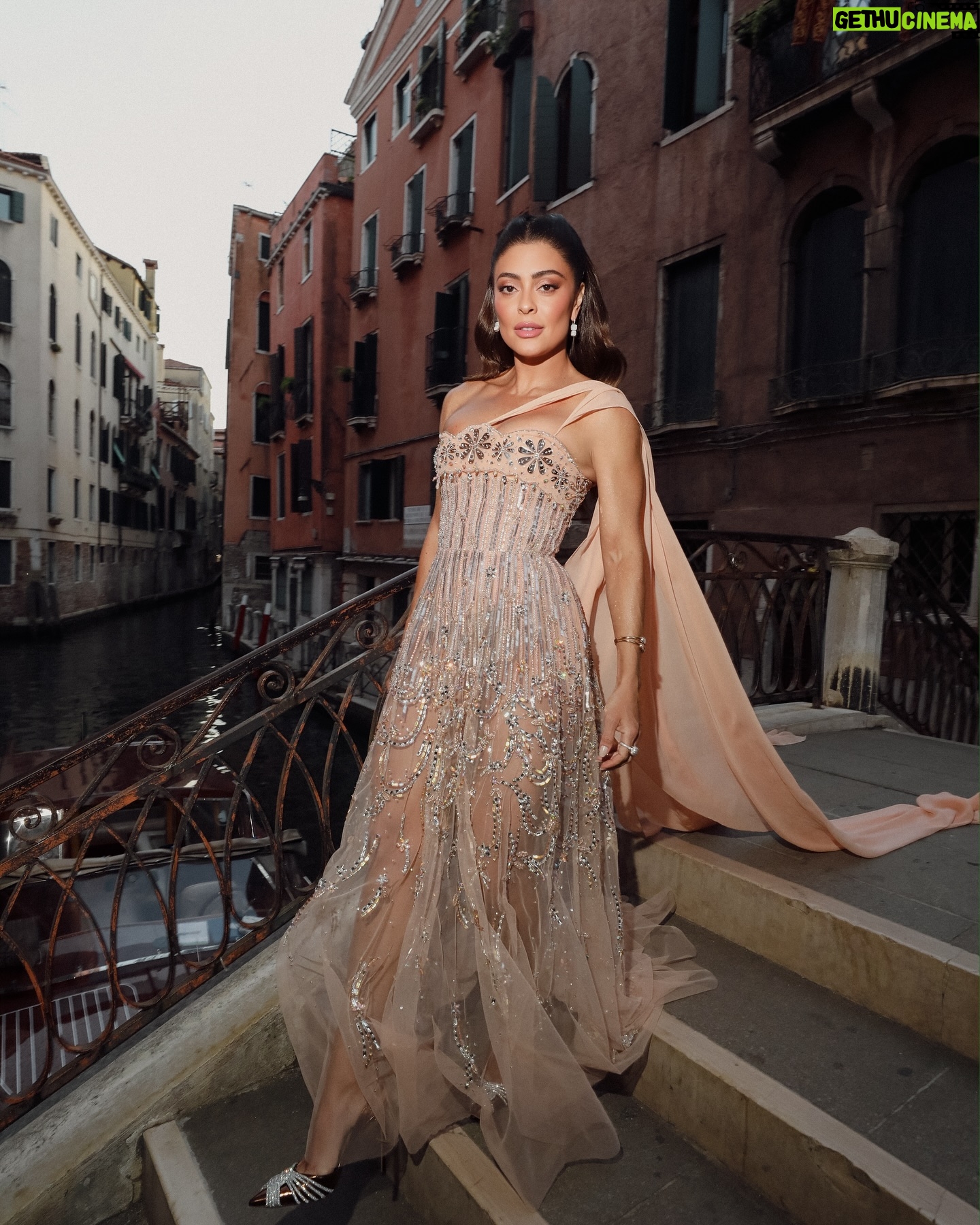 Juliana Paes - 217.6K Likes - Um prazer estar nesse evento que apoia uma causa tão significativa. Obrigada por esses momentos ✨ @camparibrasil @campari.it
#amfAR
@amfar
@pomellato
@georgeshobeika