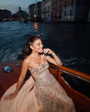 Juliana Paes Instagram - Um prazer estar nesse evento que apoia uma causa tão significativa. Obrigada por esses momentos ✨ @camparibrasil @campari.it 

#amfAR
@amfar 
@pomellato 
@georgeshobeika