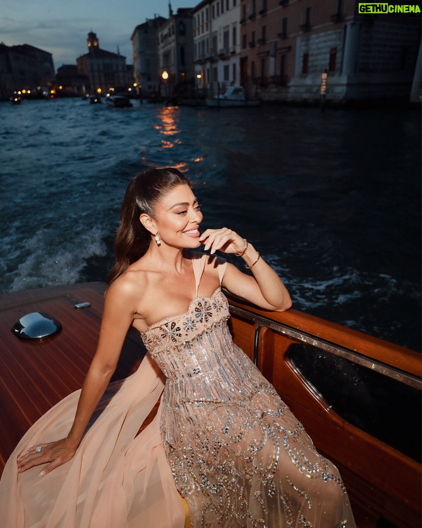 Juliana Paes - 217.6K Likes - Um prazer estar nesse evento que apoia uma causa tão significativa. Obrigada por esses momentos ✨ @camparibrasil @campari.it
#amfAR
@amfar
@pomellato
@georgeshobeika