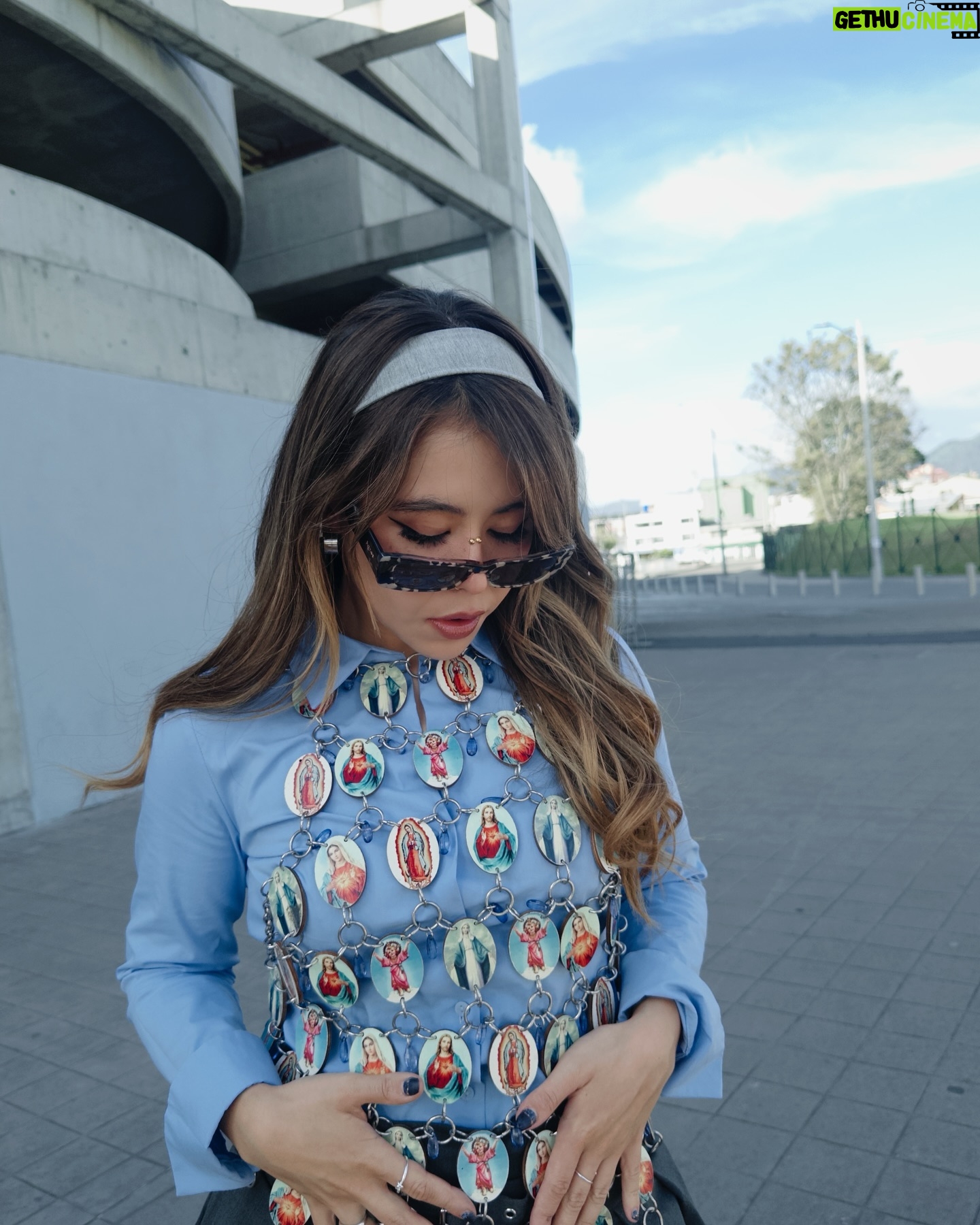 Juliana Velásquez - 21.7K Likes - Esta semana como dijo “San Fernando” …
🕯️❤️🔥🥹🩵
Look: @subliminal.de.ce
