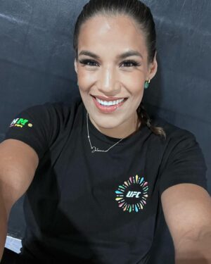 Julianna Peña Instagram - Life is short. Take the selfie 🤳🥹💕😎🙏🏽😂