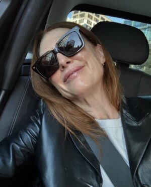 Julianne Moore Instagram - TIFF for @theroomnextdoormovie 

Thank you #bottegaveneta @matthieu_blazy @mookievibes 
@anakhouri 
@kateyoung @nataliegilhool 
@hungvanngo @marcusrfrancis @fabricioormonde 

@tiff_net @sonyclassics