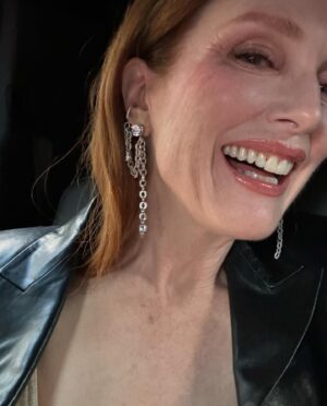 Julianne Moore Instagram - TIFF for @theroomnextdoormovie 

Thank you #bottegaveneta @matthieu_blazy @mookievibes 
@anakhouri 
@kateyoung @nataliegilhool 
@hungvanngo @marcusrfrancis @fabricioormonde 

@tiff_net @sonyclassics